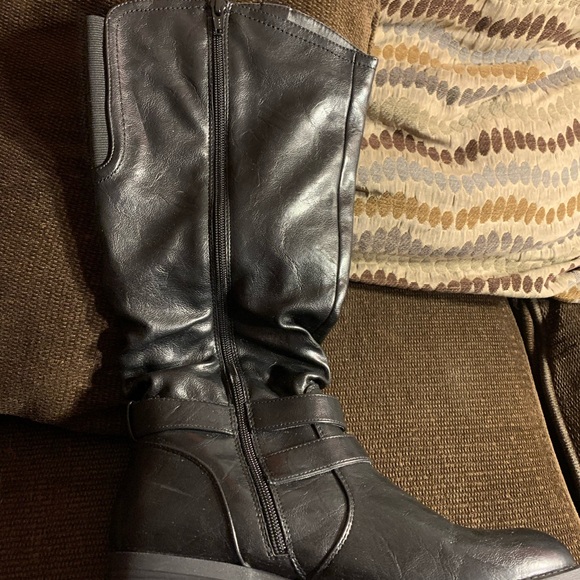 Size 9 M boot - Picture 2 of 4